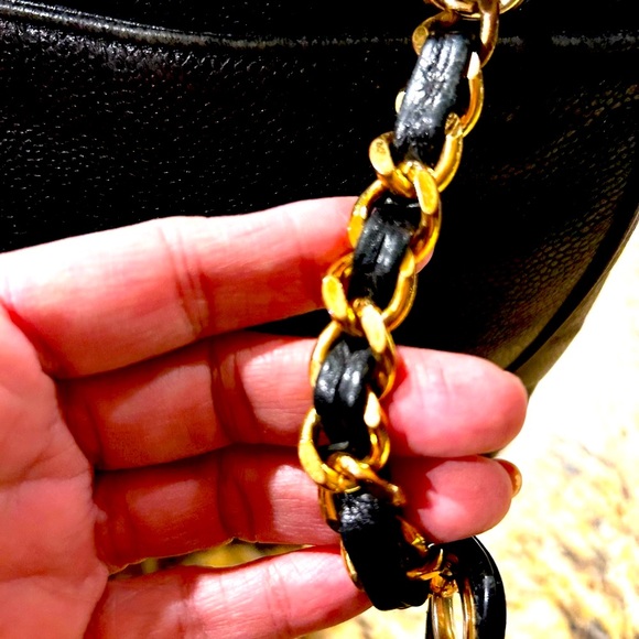 CHANEL Vintage CC shoulder bag Authentic - Picture 12 of 17